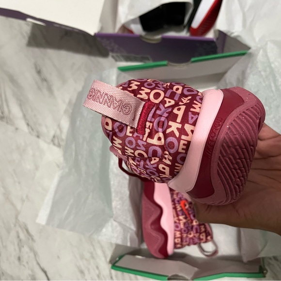 Nike-Giannis
Immortality 3 - Picture 4 of 6